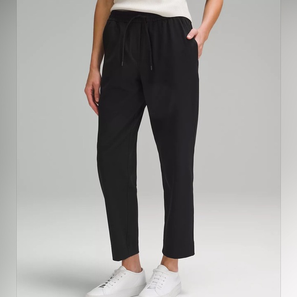 Lululemon Black 7/8 Mid-Rise On The Fly Pant - Picture 1 of 6